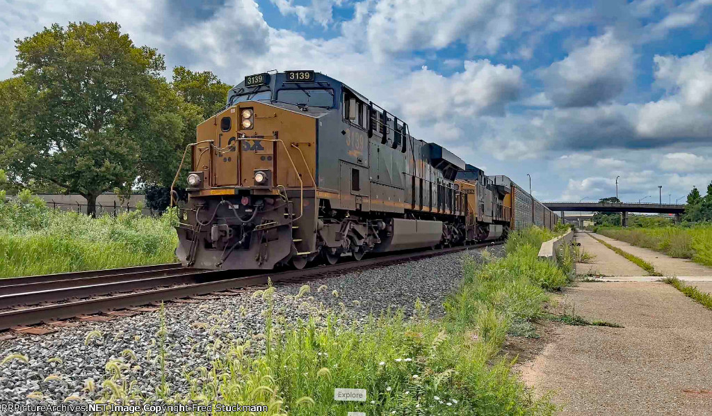 CSX 3139 leads M276.